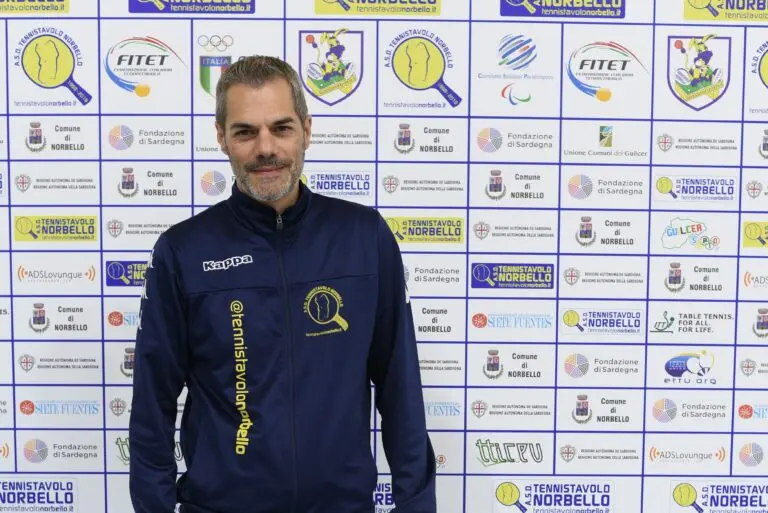 Simone Carrucciu con la divisa del Tennistavolo Norbello
